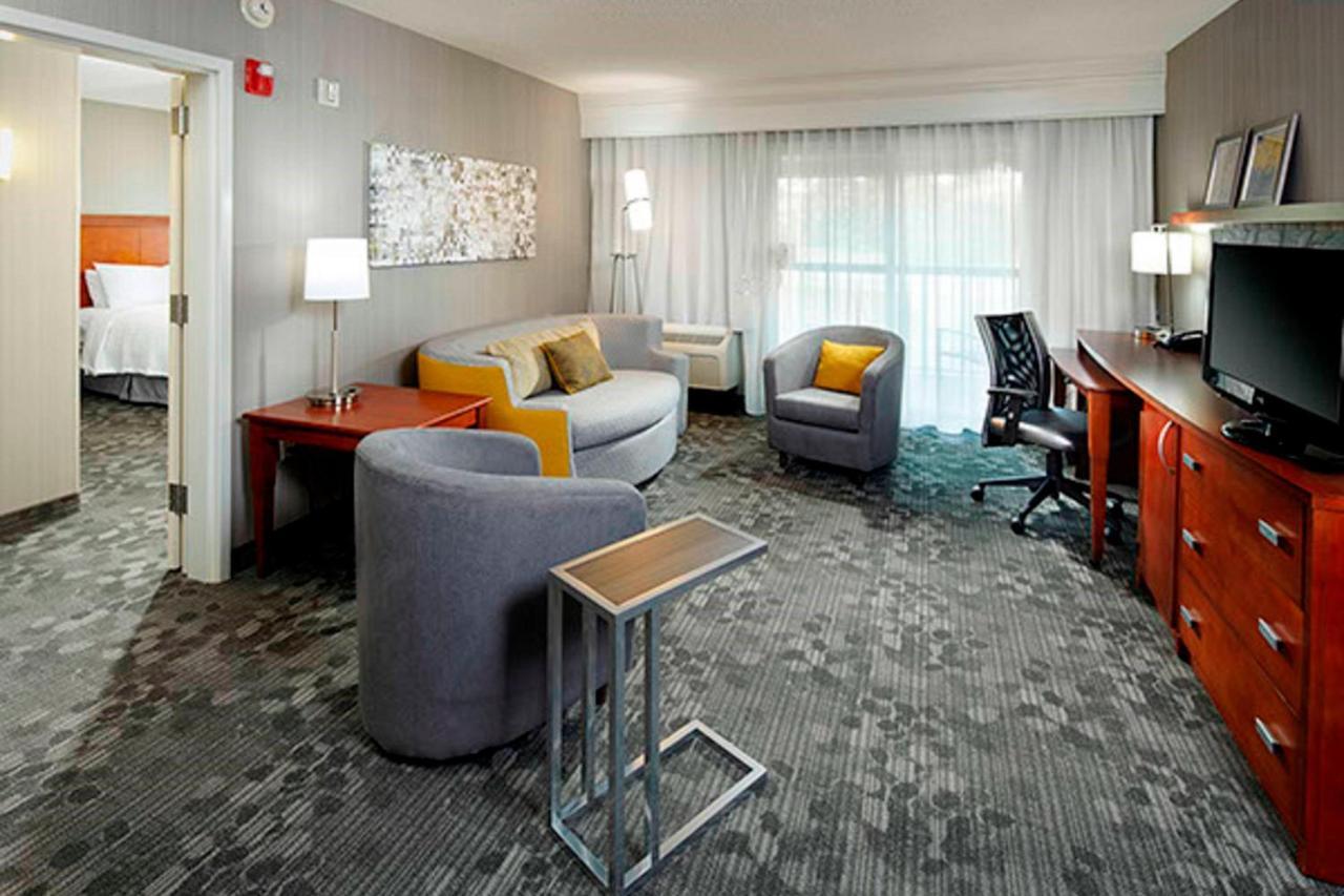 Courtyard By Marriott Akron Stow Екстериор снимка