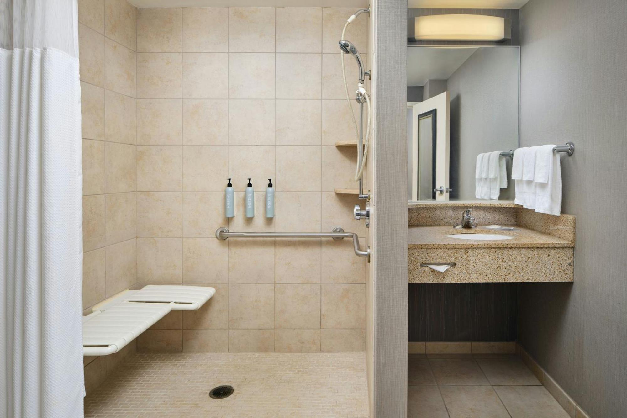 Courtyard By Marriott Akron Stow Екстериор снимка