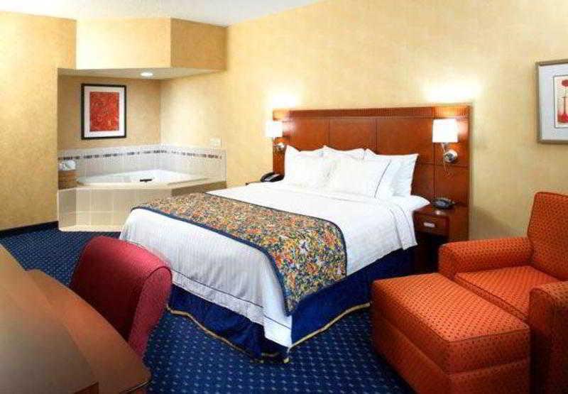 Courtyard By Marriott Akron Stow Стая снимка